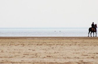 horse-riding-on-the-beach