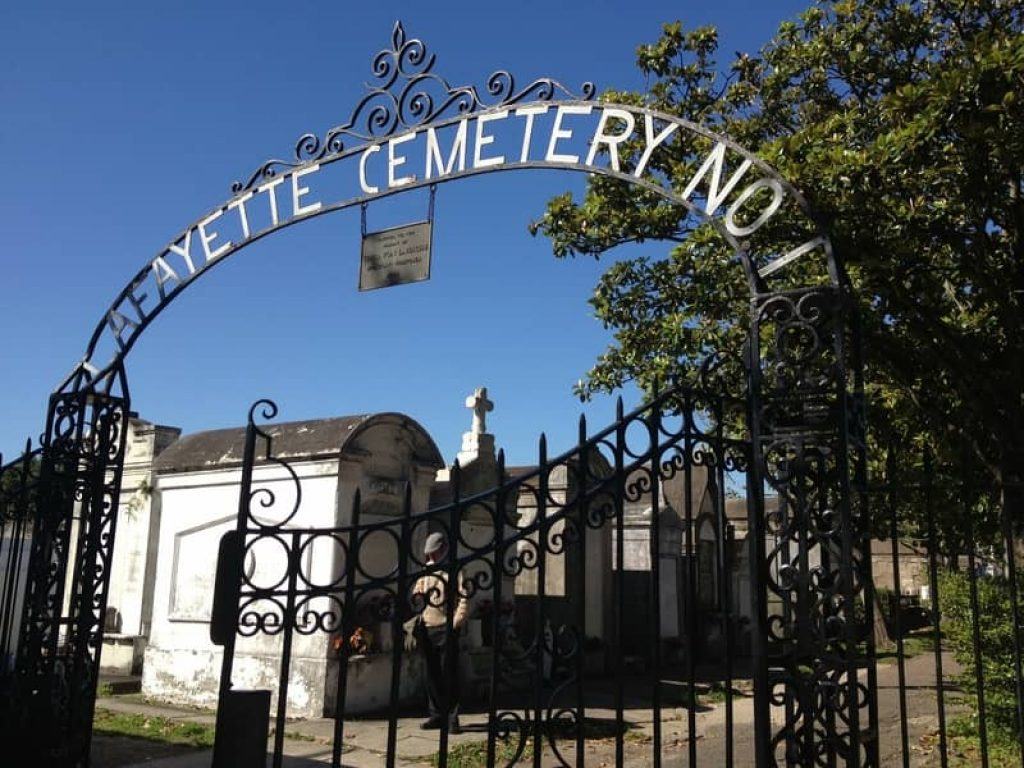 lafayette cemetery walking tour
