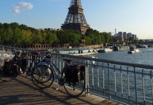 paris-bike-eiffel-tower