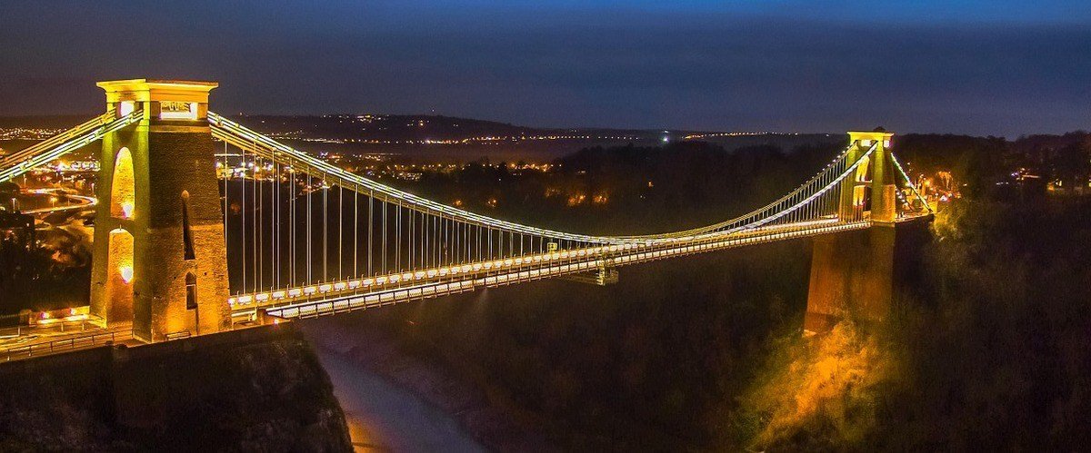 clifton suspension bridge in Bristol, lit up at night