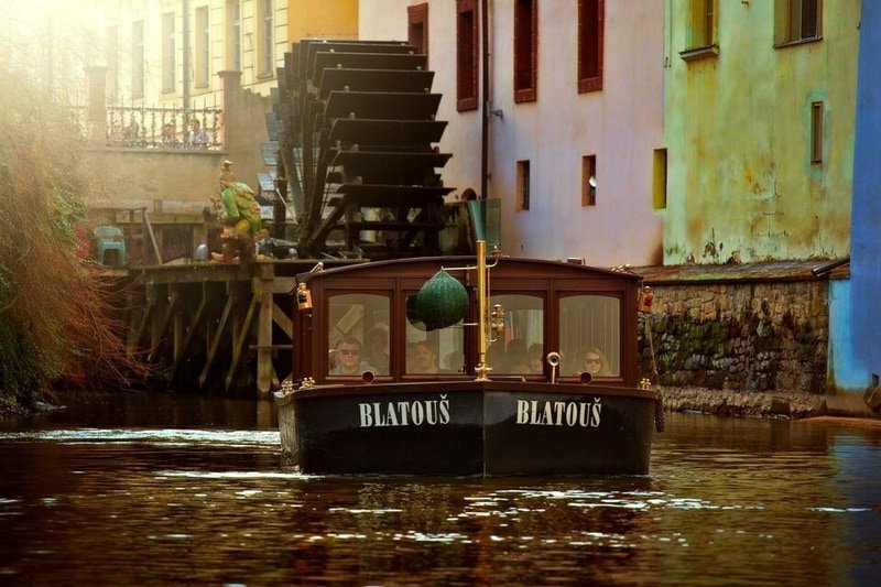 historical-prague-river-cruise