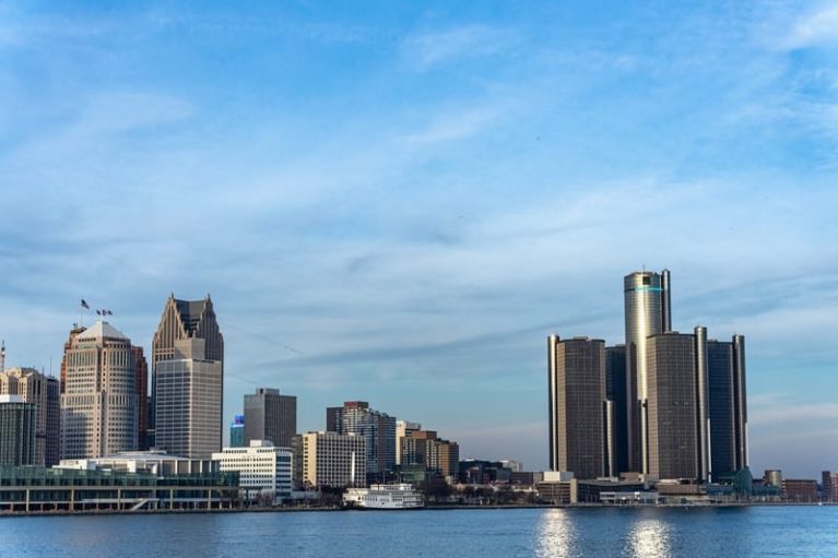 Detroit Winsor skyscraper and sea
