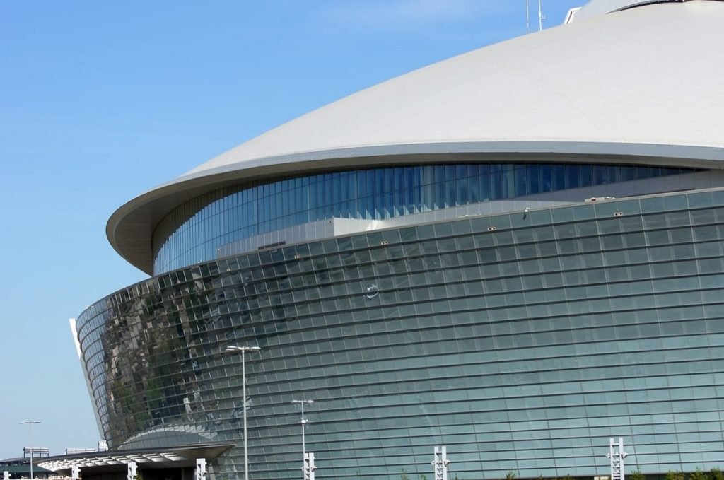 Dallas stadium when its sunny