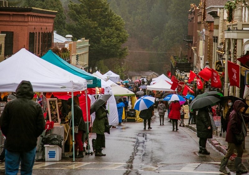 nevda city market on rainy day