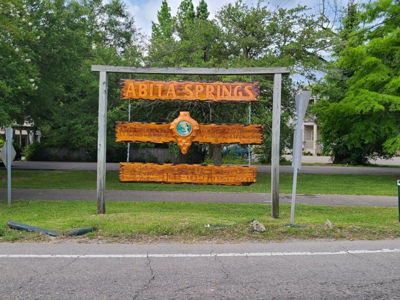 albia-springs-town-welcome-sign.