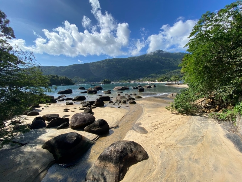 Beach in Angra dos Reis with rocks
