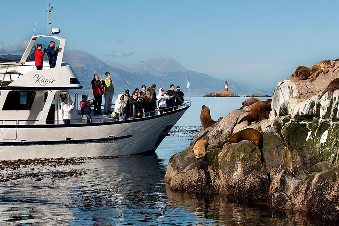 Beagle Channel navigation with mini trekking by Patagonia Explorer