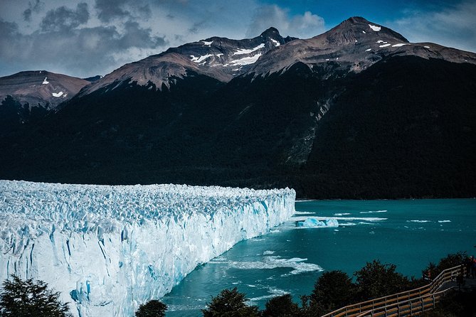 Full-Day Tour to the Perito Moreno Glacier with optional Boat Safari