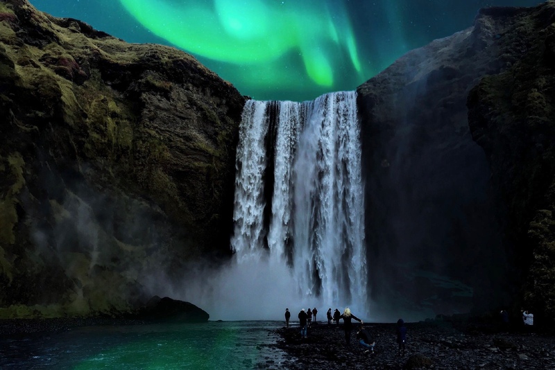 The best time to visit Iceland to see the Northern Lights is in winter.