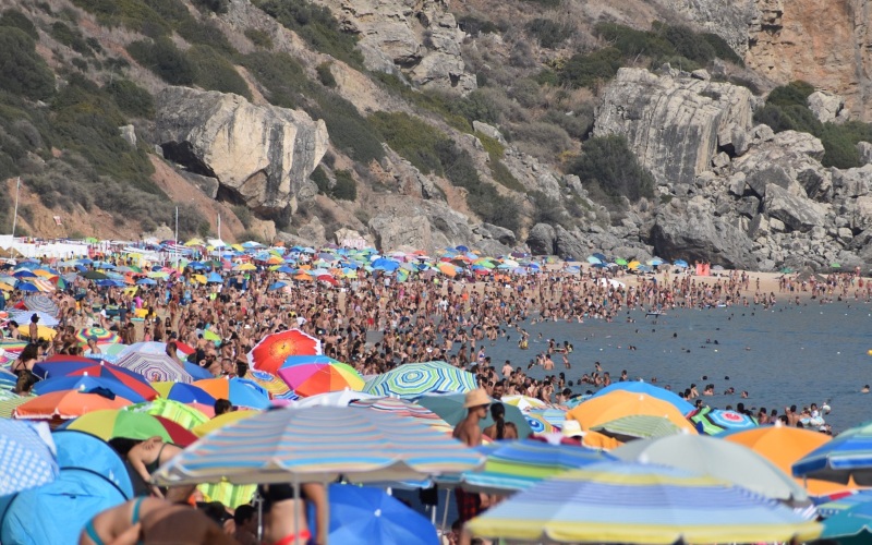 A very crowded beach in Lisbon