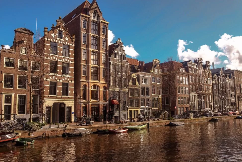 FREE Things To Do In Amsterdam For Budget Backpackers