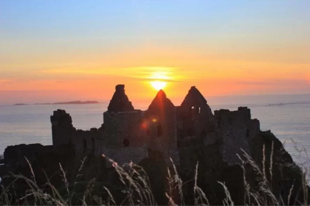 dunluce-castle-ruins-sunset
