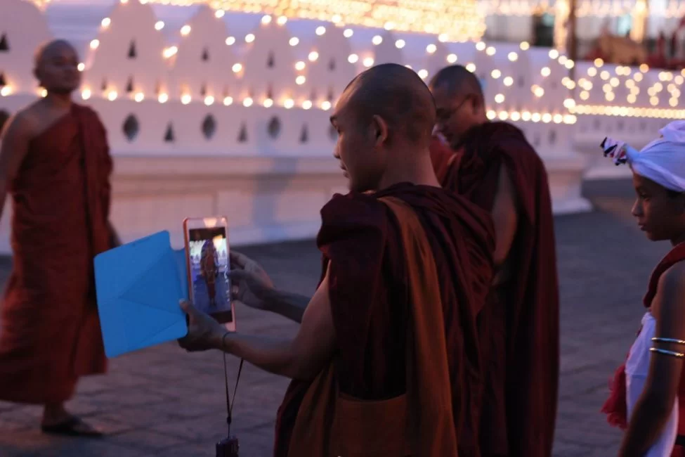 kandy-monks