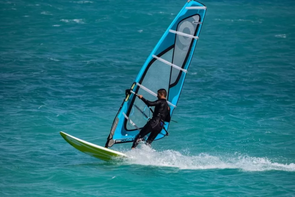 windsurfing-3264136_1920