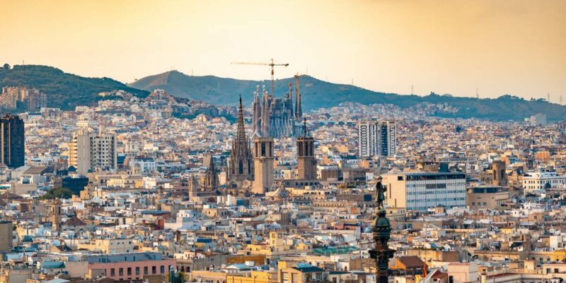 Best time to Visit Barcelona: Seasons, Weather and Activities.