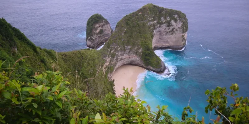 Visiting Spectacular Kelingking Beach Nusa Penida – FAMOUS T-Rex Bay