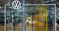 Dresden: Guided Tour of the Volkswagen Transparent Factory